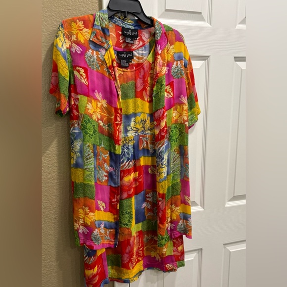 Carole Little Tops - Carole Little Red Orange Graphic Short Sleeve T-Shirt and dress size M